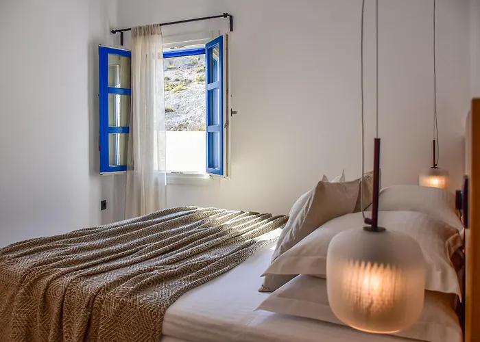 The Cove House Plaka (Milos)