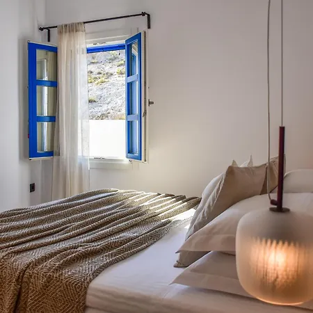 The Cove House Plaka (Milos)