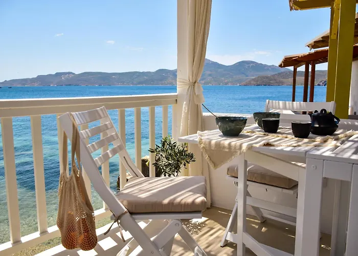 The Cove House * Plaka (Milos)